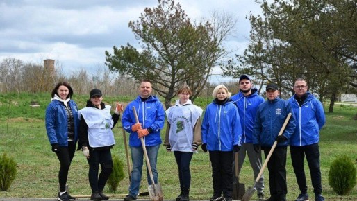 В Чаплинском округе высадили 50 ясеней в рамках акции «Сад Памяти»