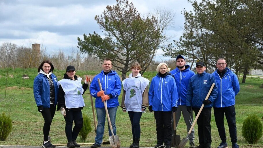 В Чаплинском округе высадили 50 ясеней в рамках акции «Сад Памяти»