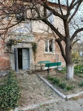 В Новой Каховке в результате артобстрела поврежден многоквартирный дом