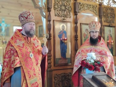 В Светлый Понедельник епископ Скадовский и Алешкинский Филарет совершил Божественную литургию в Свято-Пантелеимоновском храме