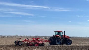 Аграрии Каховского округа засеяли более 22 тыс