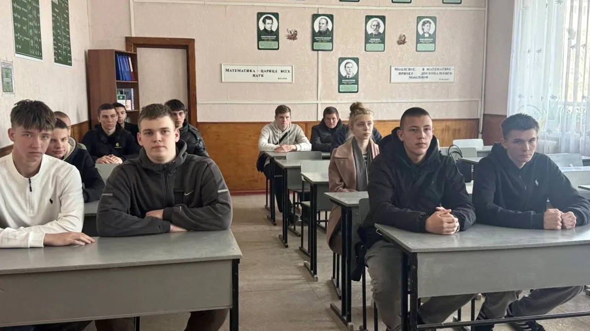 В Геническом техникуме сферы обслуживания прошла встреча со студентами