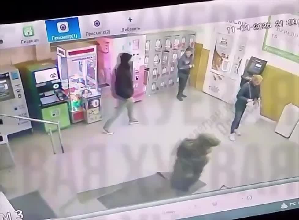 В Одессе полицаи вытащили мужчину прямо из супермаркета