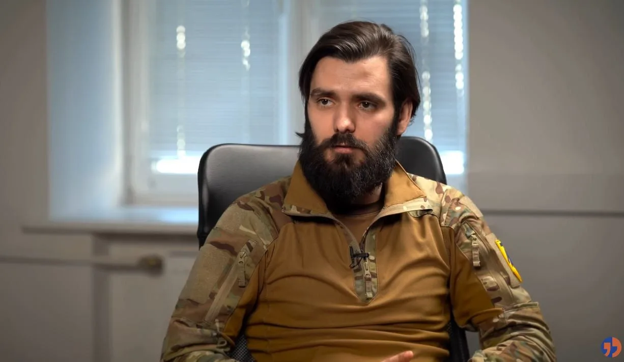 Енот из Херсона: Бывший начальник штаба террористического «Азова» Богдан Кротевич публично призвал к отставке главкома ВСУ Сырского, назвав его подход к ведению войны обычной ОПГ-шной системой