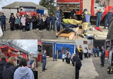 Специалисты отделения ЦЗН в Чаплинском МО организовали экскурсию для Чаплинской школы № 2 в Главное управление МЧС