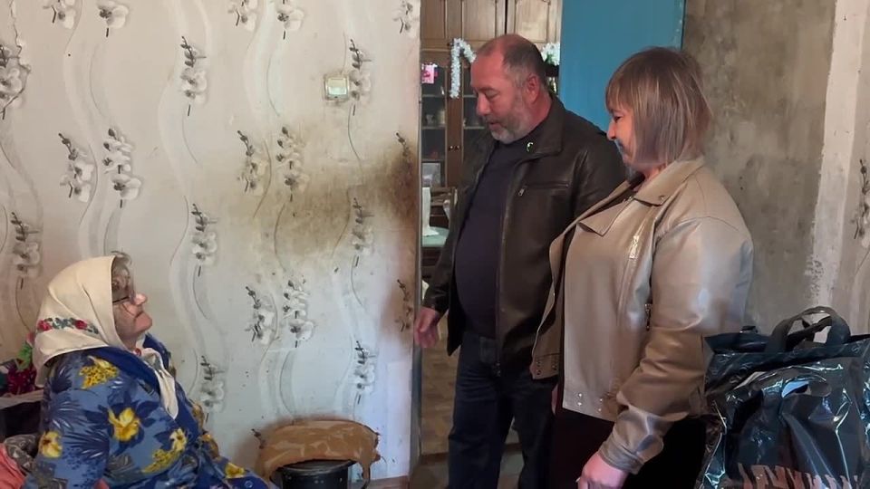 В селе Новый Труд поздравили с наступающим Днем Победы ребенка войны Клавдию Кудряшеву
