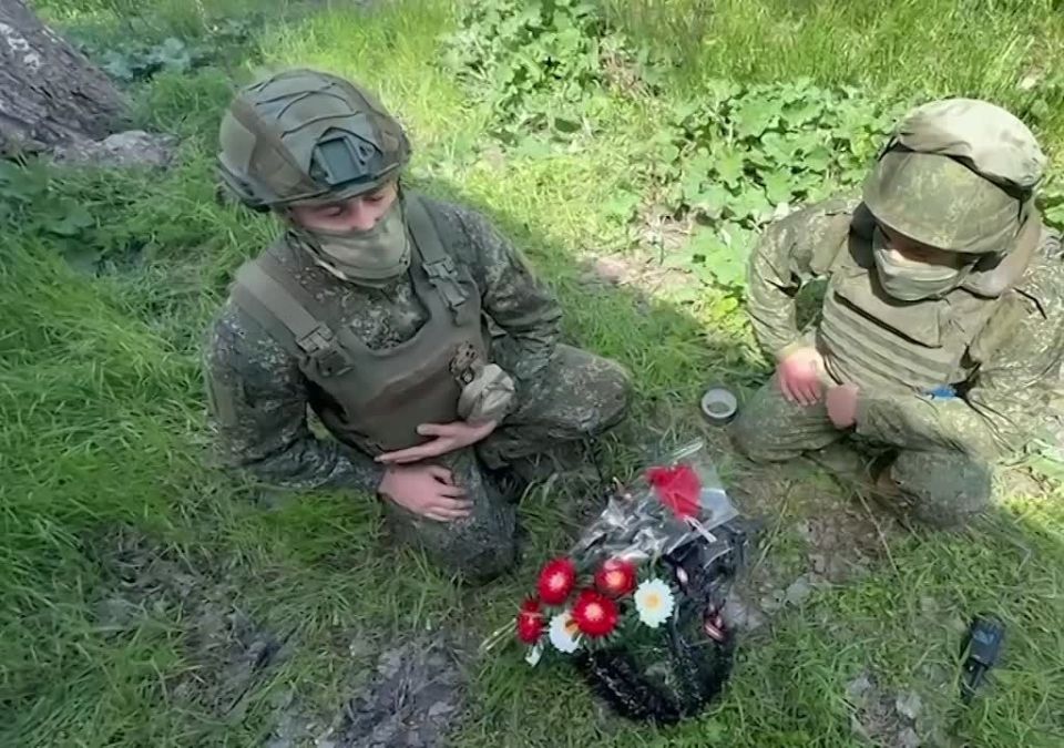 Цветы к Могиле Неизвестного солдата с помощью дрона