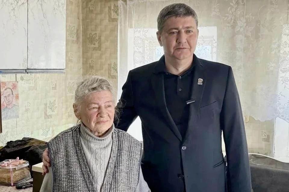 Помним о павших, желаем здоровья – живым: У зоны СВО поздравляют фронтовиков и детей войны с наступающим 9 мая