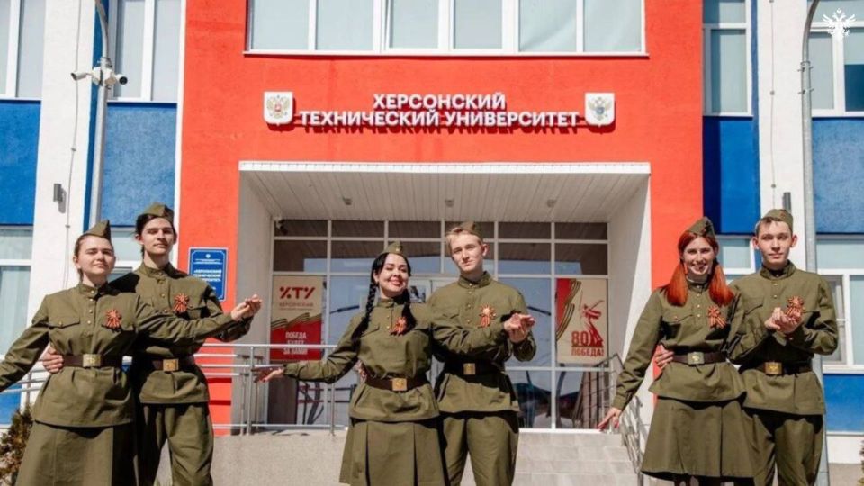 В ХТУ станцевали «Вальс Победы» под легендарную песню военных лет