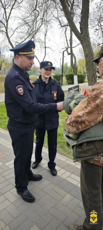 Полицейские рассказали жителям Геническа о порядке поступления на службу в органы внутренних дел