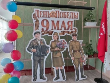 Накануне Дня Победы в Новодмитровской школе организовали выставку детского творчества «Победа глазами детей»
