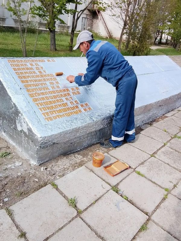 В Чаплинском муниципальном округе продолжается благоустройство памятников