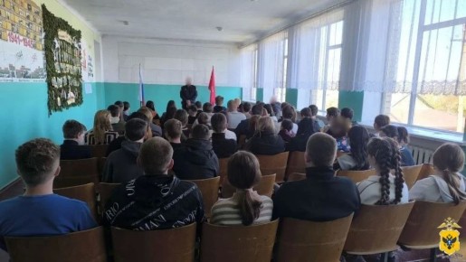 Сотрудники полиции провели профилактические беседы о вреде наркотиков в учебных заведениях Херсонской области