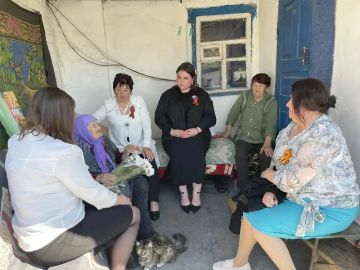 Нижнесерогозская ТИК поздравила с Днем Победы заслуженного учителя