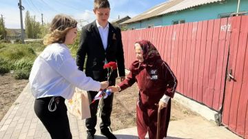 Связь поколений: волонтёры ХАУ навестили свидетелей Великой истории