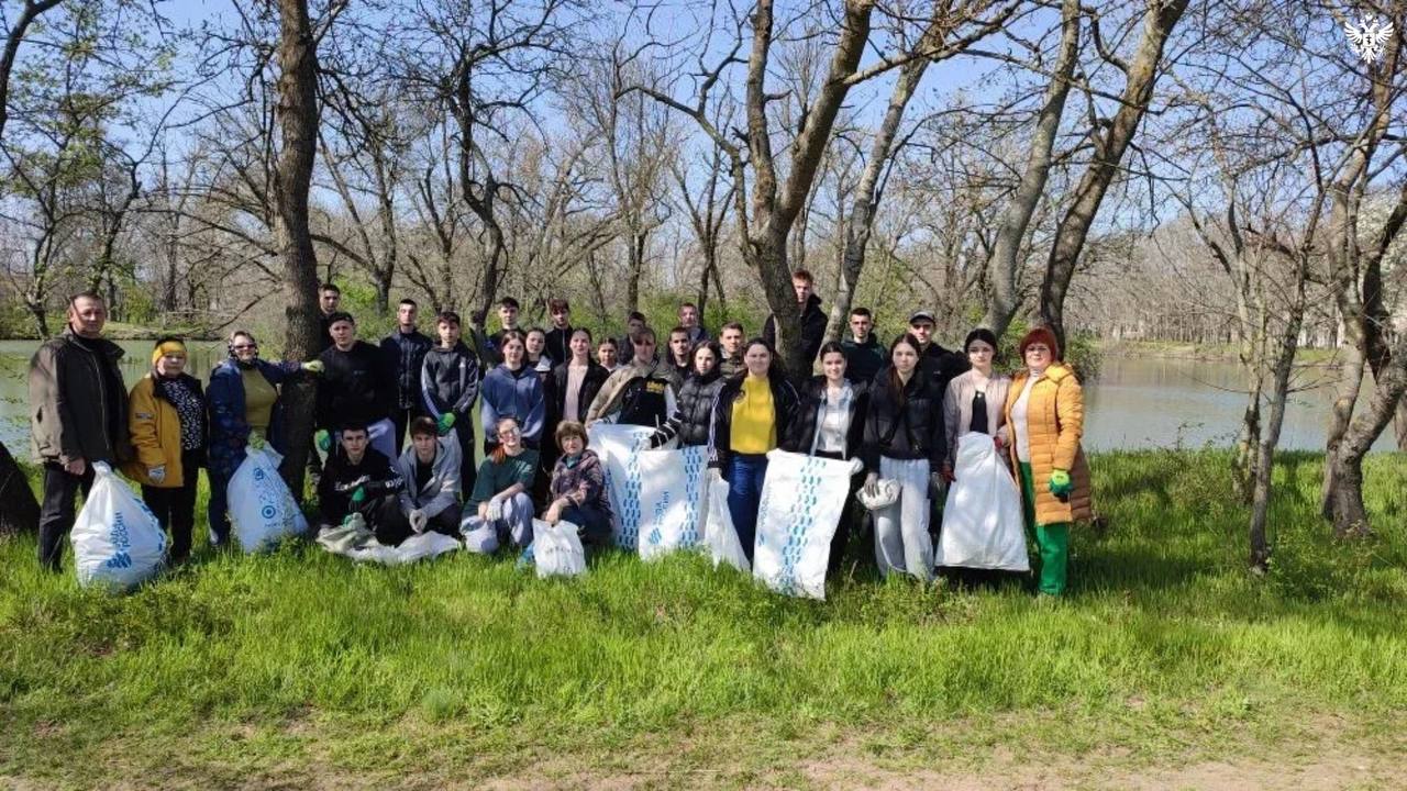 В парке Фальц-Фейна в Чкалово прошла акция «Вода России»