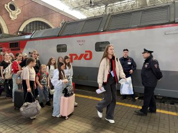 Сотрудники ЛУ МВД России на станции Москва-Рязанская обеспечили безопасность прибытия группы детей из новых регионов в Москву