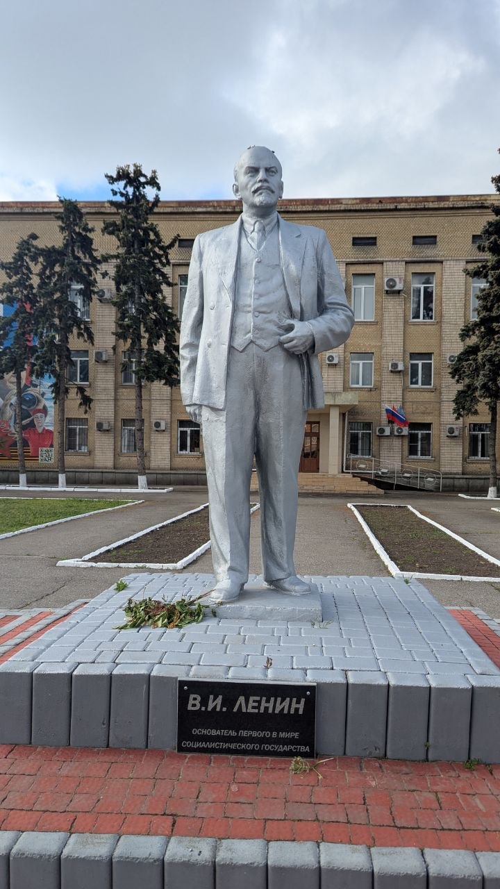 "Доброе утро, товарищи!" - говорит вам Ленин из Геническа