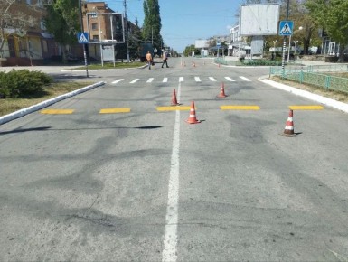 Владимир Оганесов: В городе Новая Каховка завершены работы по обновлению дорожной разметки: покрашены лежачие полицейские и пешеходные переходы