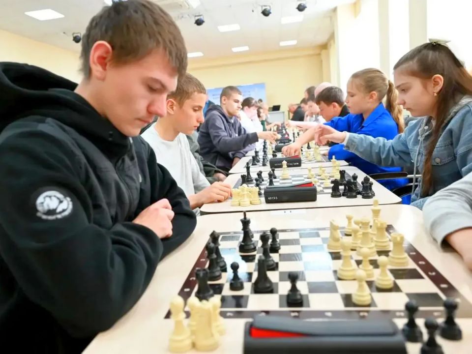 Рекорд в Скадовске: 54 шахматиста бились за победу в турнире ко Дню Победы