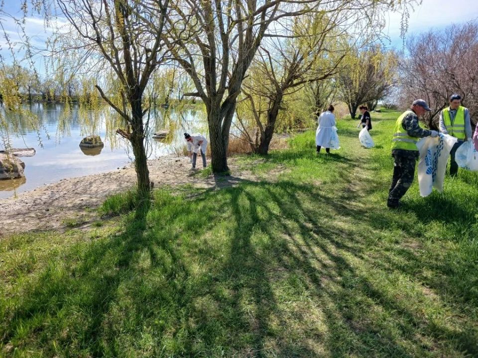 Акция «Вода России» прошла на берегу озера Рицца в Горностаевском районе