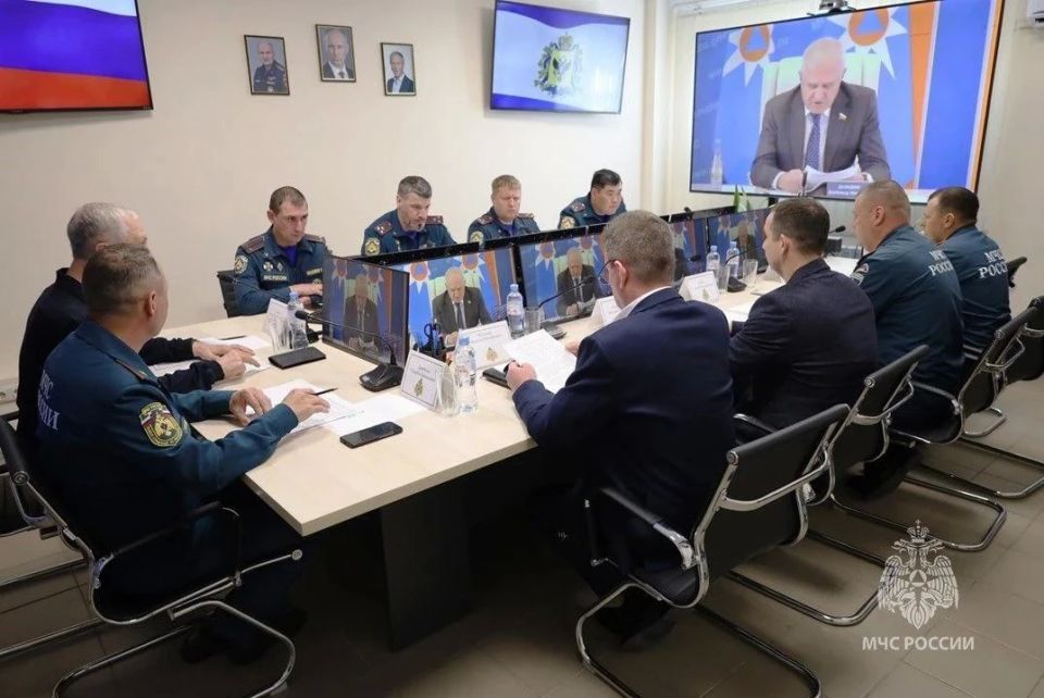 Губернатор Херсонщины Владимир Сальдо и начальник ГУ МЧС России по региону Саварбек Даурбеков приняли участие в совещании комитета Совета Федерации по обороне и безопасности