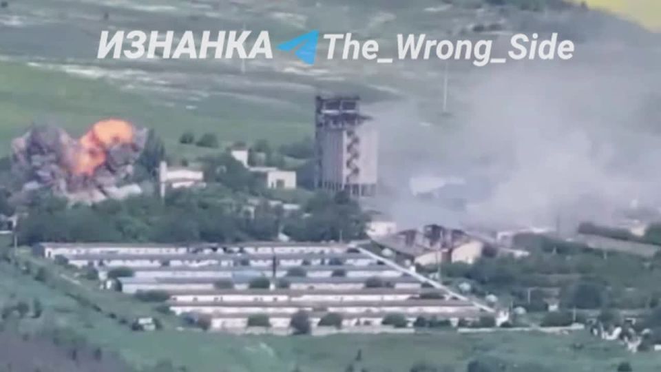 ВКС снесли пункты управления БпЛА ВСУ при помощи ФАБ-500 в райоре н.п. Новорайск и Томарино Херсонской области