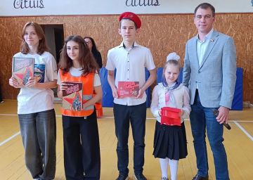Рамиль Замалетдинов: Сегодня, в день 104-й годовщины со дня создания Всесоюзной пионерской организации, принял участие в торжественной линейке в Генической школе №4
