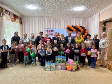 Подарки для детей доставили представители "Единой России" в детские сады Новоалексеевки
