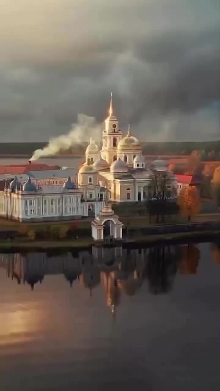 Нило-Столобенская пустынь — это мужской монастырь на острове Столобный на озере Селигер, на месте подвига преподобного Нила, Столобенского чудотворца, где 500 лет назад он стал жить отшельником, вырыв себе пещеру на...