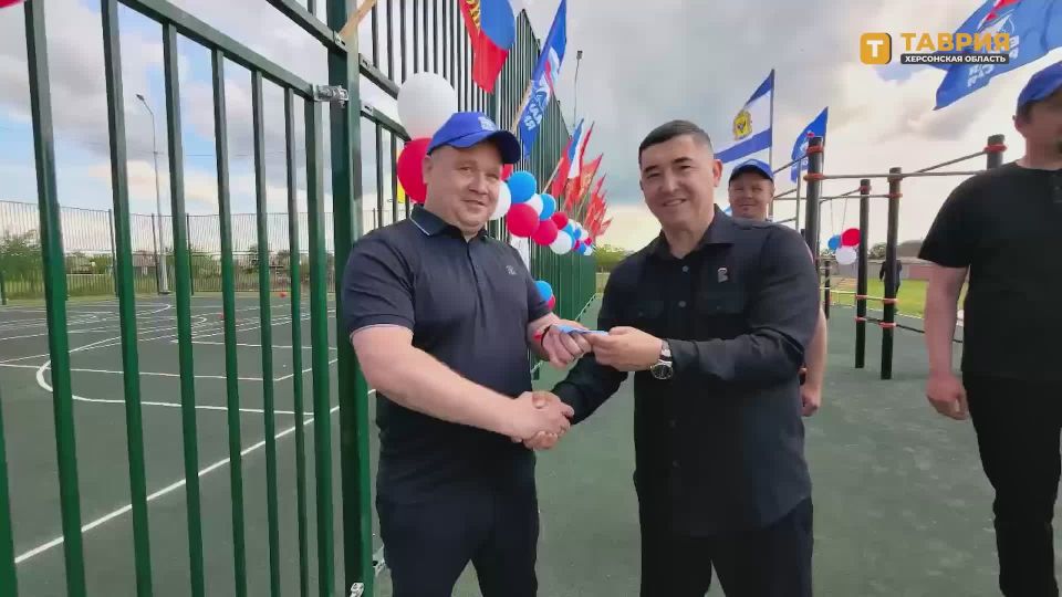 В Круглоозерке Голопристанского округа при поддержке "Единой России" и партпроекта "Городская среда" открылось современное пространство для спорта и отдыха