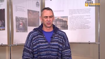 В украинском театре запрещали проводить детский новогодний утренник без лозунга "Слава Украине", сообщил Андрей Волосковец