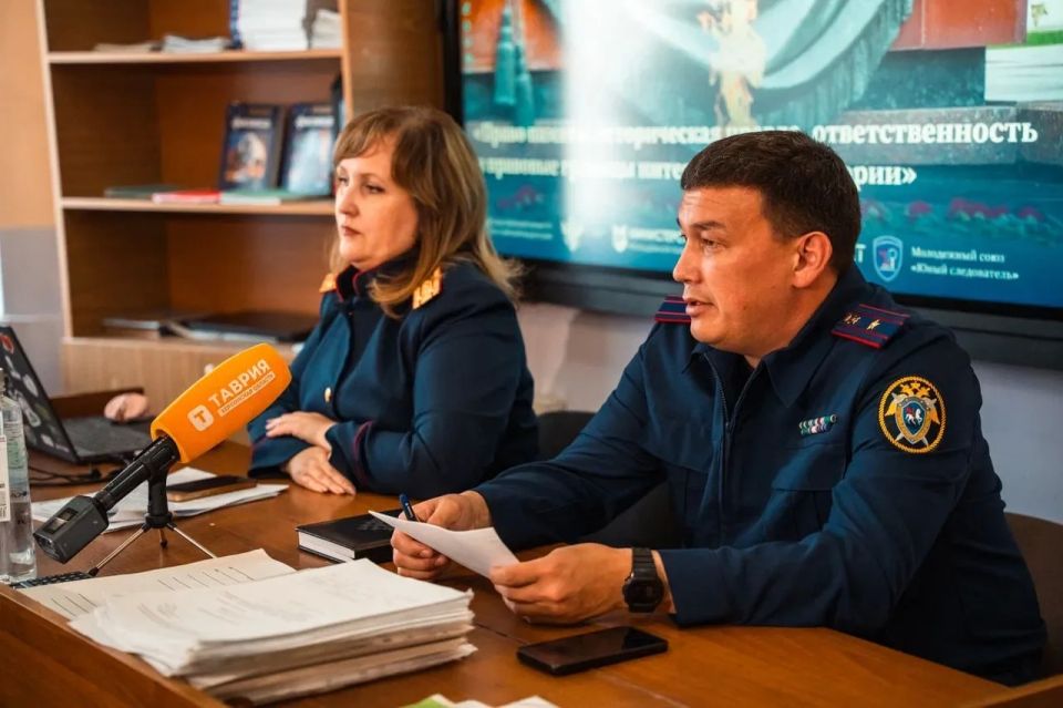 В Геническом строительном колледже обсудили «Право памяти» и преступления нацизма