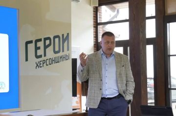 Сенатор от Херсонской области встретился с финалистами программы «Герои Херсонщины», которые сейчас проходят очередной образовательный блок