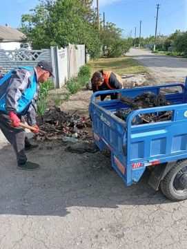 Коммунальные службы продолжают наводить порядок в Геническом округе