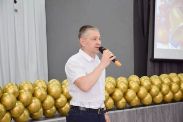 Владимир Сальдо: Руководитель Аппарата администрации города Кургана Павел Валуев напутствовал сегодня выпускников школы № 50. В этом году в школе 58 выпускников и два десятых класса: педагогический и смешанный, в котором...
