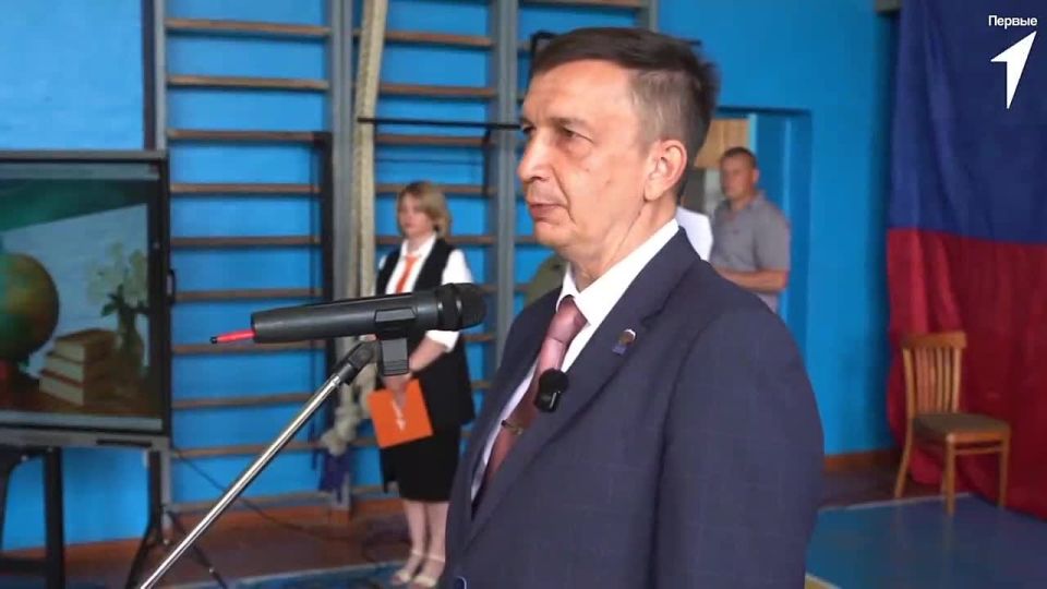 Первый вице-губернатор Херсонской области Павел Шувалкин посетил последний звонок в Новотроицком округе