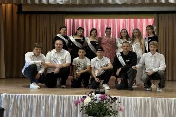 В Каховском округе «последний звонок» прозвучал для 50 11-классников