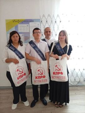 Ивановский райком КПРФ поздравил выпускников Новодмитровской школы