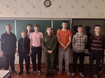 Представитель СК России провел профориентационную встречу с учениками Новоалександровской школы