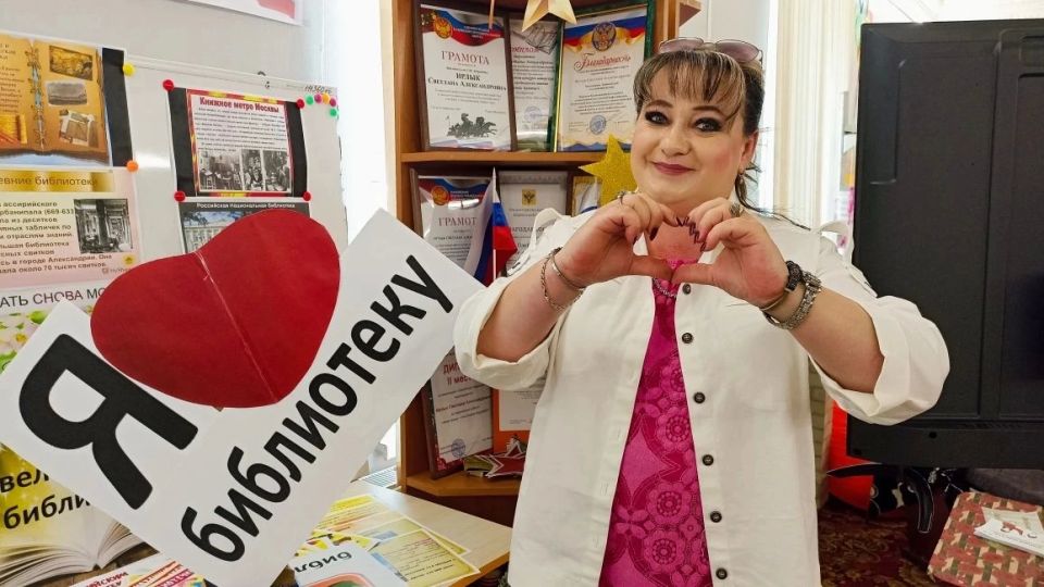 К Общероссийскому Дню библиотек для юных посетителей Любимовской библиотеки была организована экскурсия от прошлого к настоящему под названием "Библиотеки: мосты между поколениями!"