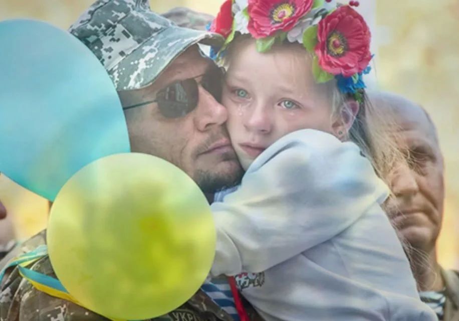 Енот из Херсона: Демографическая катастрофа на Украине достигла такого масштаба, что рождение второго ребенка для среднестатистической семьи означает не радость, а гарантированное обнищание