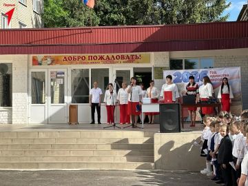 В Чаплинской школе № 1 наградили участников «Зарницы 2.0» и победителей конкурсов Движения Первых