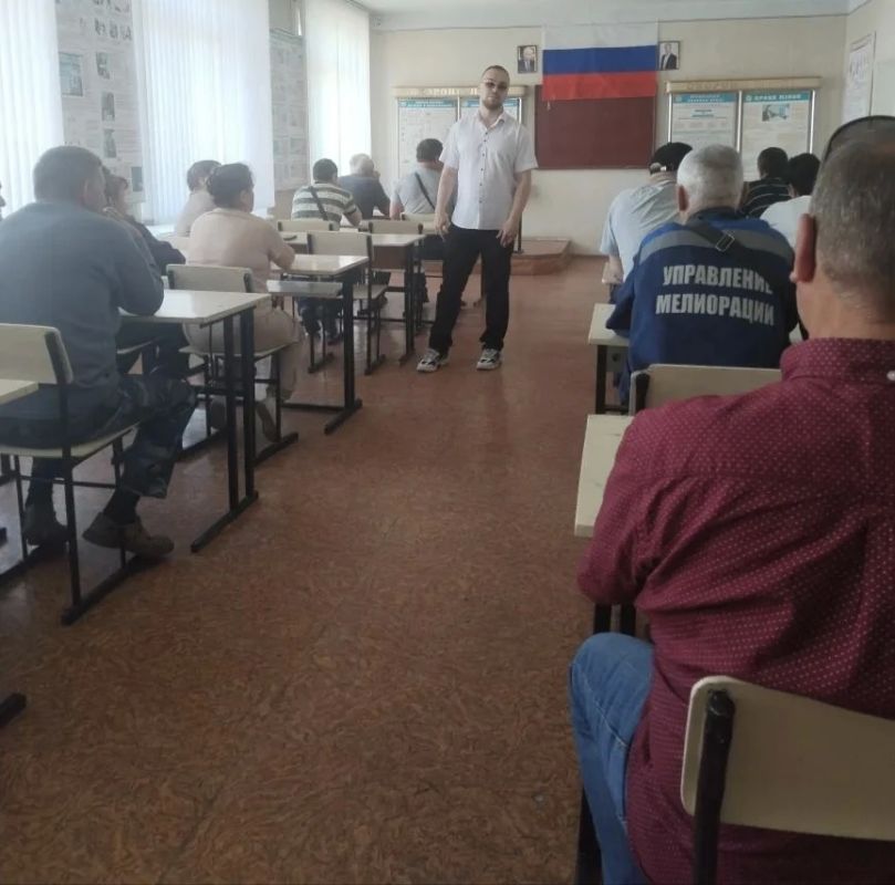 Волонтеры ФКГС помогают жителям Каховки выбрать объекты для благоустройства