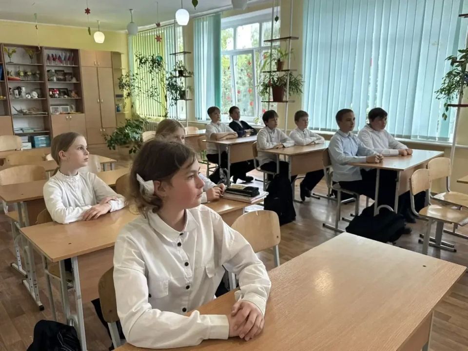 В Приморской школе прошел эко-урок, посвященный сохранению снежного барса