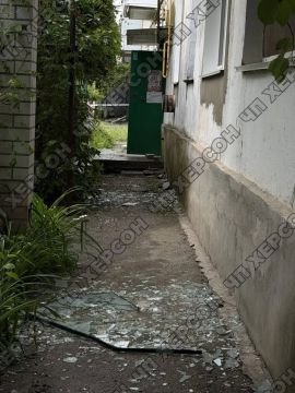 В результате атаки БПЛА по жилым домам на улице Братьев Коваленко, по предварительным данным, травмированы одиннадцать человек — глава Генического округа Юлия Семякина