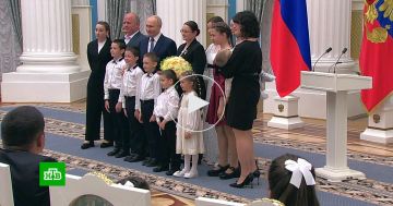 Путин: в РФ создают условия для того, чтобы многодетных семей было больше