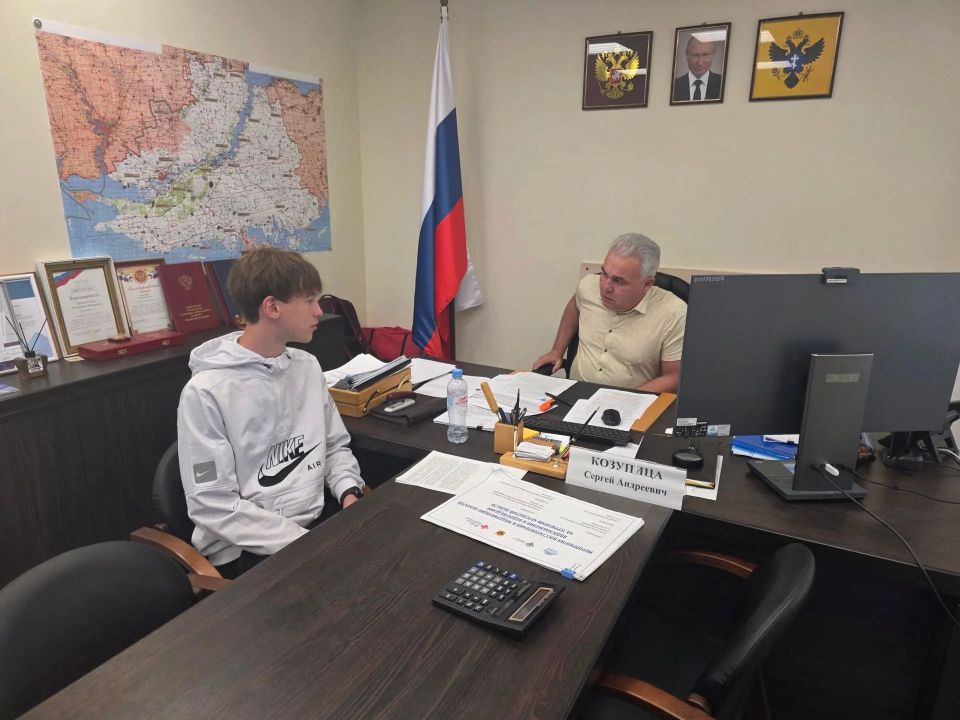 В День молодёжного самоуправления ученик Рыковской школы Вадим на один день стал Министром строительства, архитектуры и ЖКХ Херсонской области