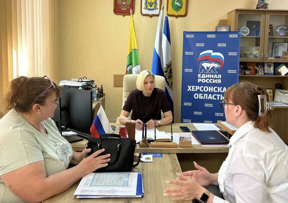 Глава Чаплинского муниципального округа, секретарь местного отделения партии «Единая Россия» Лилия Пуляева провела очередной прием граждан
