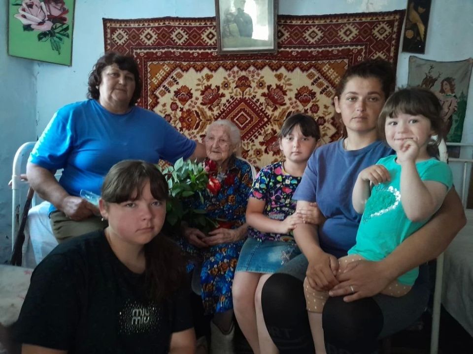 В Софиевке поздравили с Днем рождения долгожительницу
